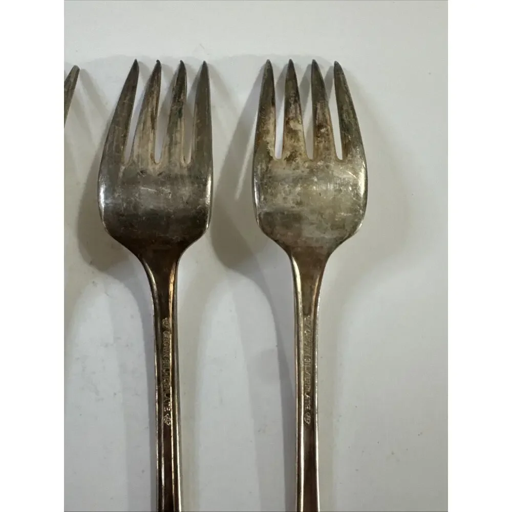 4 Grille Forks Vintage International Crown Radiance Silverplate Flatware (1939)